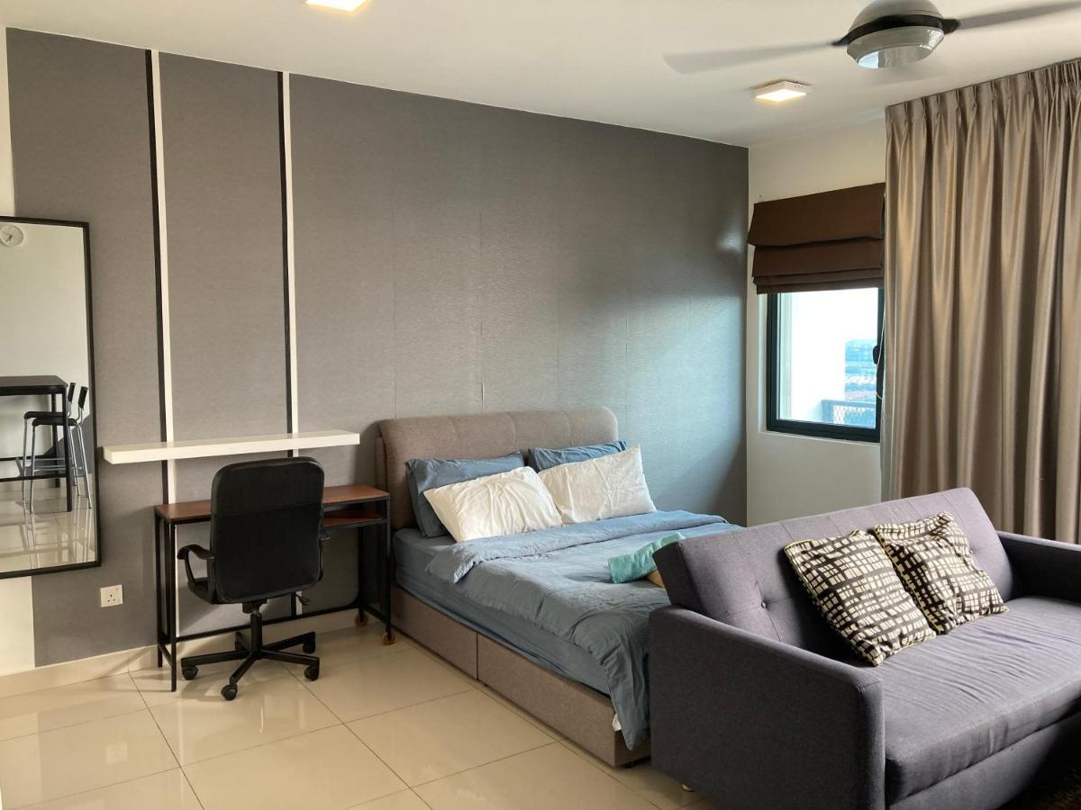 Warm Stay At Trefoil Setia Alam Esterno foto