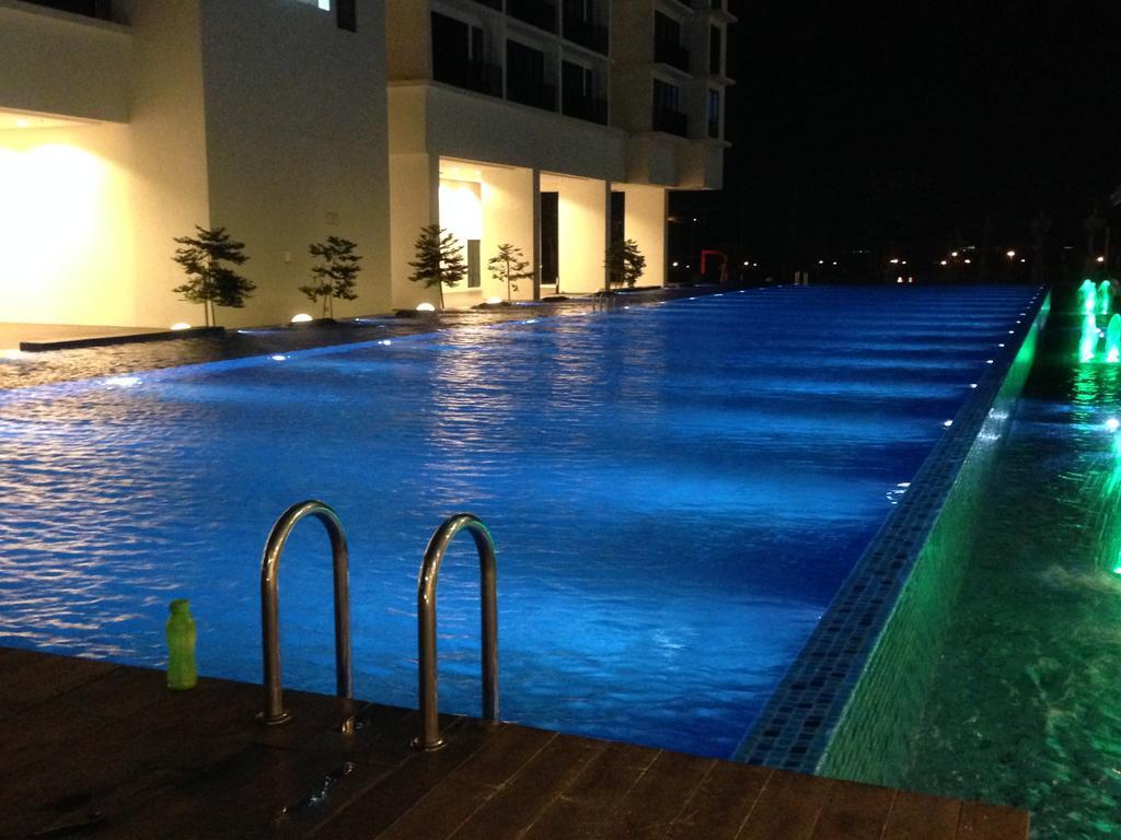 Warm Stay At Trefoil Setia Alam Esterno foto